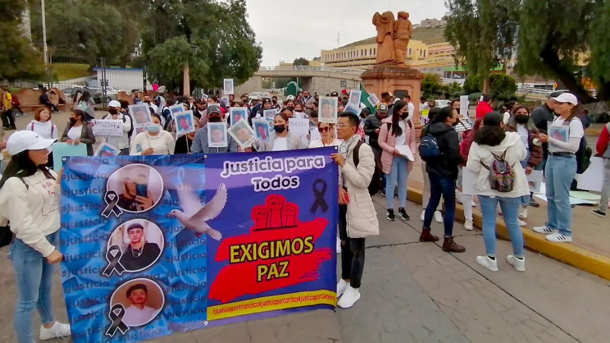 Manifestación por tres jóvenes estudiantes asesinados